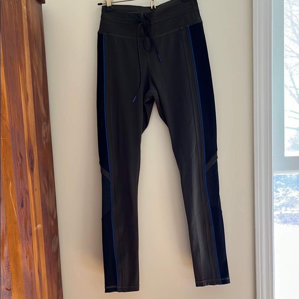 THE UPSIDE AUSSIE FAVORITE LEGGING IN OLIVE GREEN 4
